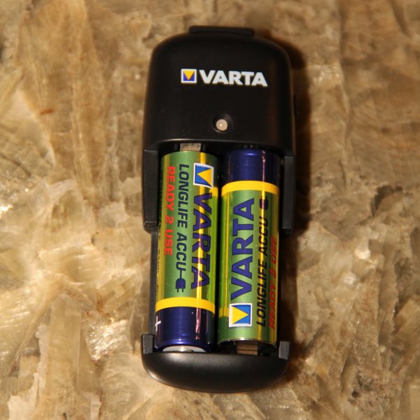 Зарядное ус-во VARTA Easy Energy Mini +2хAAА 800мАч 13ч.